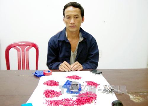 Bắt giữ đối tượng tàng trữ trái phép 1.400 viên ma túy đá ảnh 1